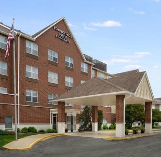 Naperville Hotel | Pet-Friendly TownePlace Suites in Naperville with Hot Tub