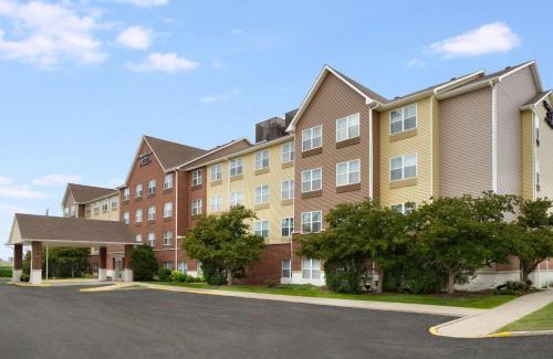 Naperville Hotel | Pet-Friendly TownePlace Suites in Naperville with Hot Tub
