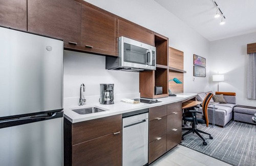 Waukegan Hotel | Top-Rated TownePlace Suites in Waukegan with Pool & Spa