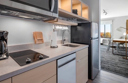 Wrentham Hotel | Top-Rated TownePlace Suites with Pool & Kitchen Amenities