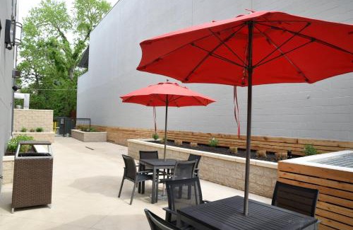 Lawrence Hotel | Pet-Friendly Retreat at TownePlace Suites Lawrence Downtown