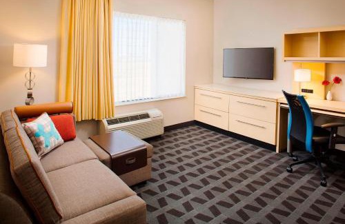 Palm Valley Hotel | Relaxing Getaway at TownePlace Suites by Marriott Goodyear