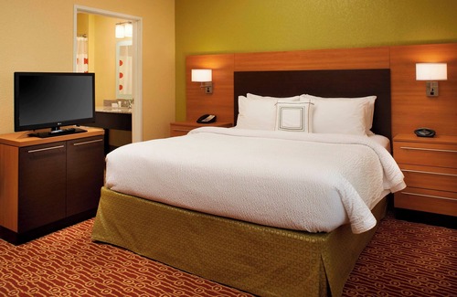 Saginaw Hotel | Discover Towneplace Suites by Marriott Saginaw - Guest Rated 8.8