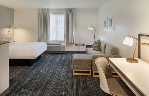 Findlay Hotel | Ideal Towneplace Suites By Marriott Findlay with Pool & Breakfast