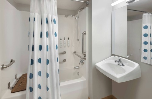 Findlay Hotel | Ideal Towneplace Suites By Marriott Findlay with Pool & Breakfast