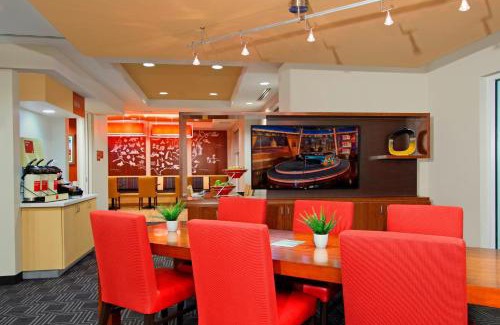 Harvey Hotel | Pet-Friendly TownePlace Suites in New Orleans with Pool