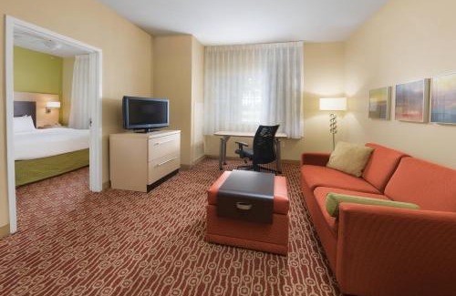 Clute Hotel | Relax at TownePlace Suites by Marriott Lake Jackson Clute
