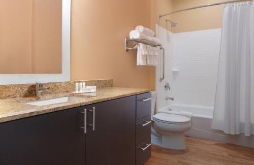 Clute Hotel | Relax at TownePlace Suites by Marriott Lake Jackson Clute