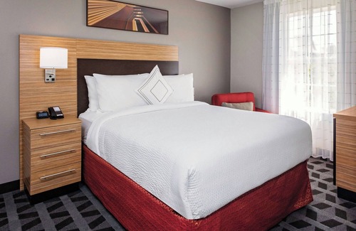 Legacy Park Hotel | Convenient TownePlace Suites by Marriott in Dallas Plano