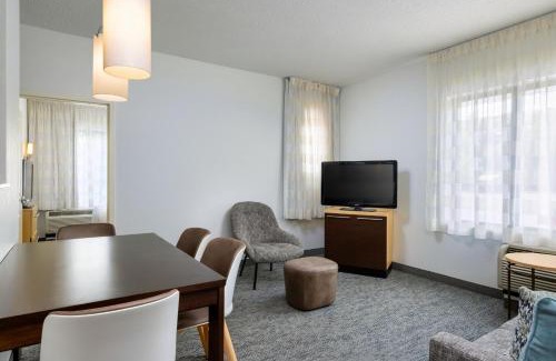 York Hotel | Pet-Friendly Retreat at TownePlace Suites by Marriott York