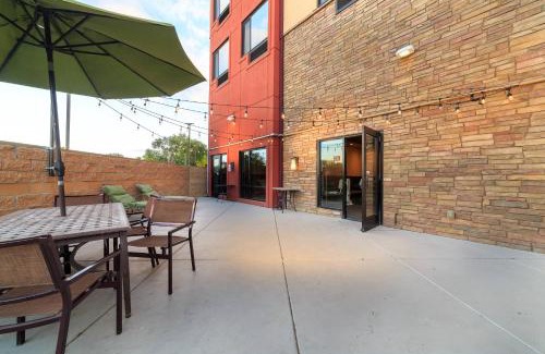 Farmington Hotel | Discover TownePlace Suites Farmington: Pet-Friendly Retreat