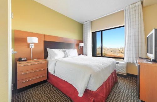 Farmington Hotel | Discover TownePlace Suites Farmington: Pet-Friendly Retreat