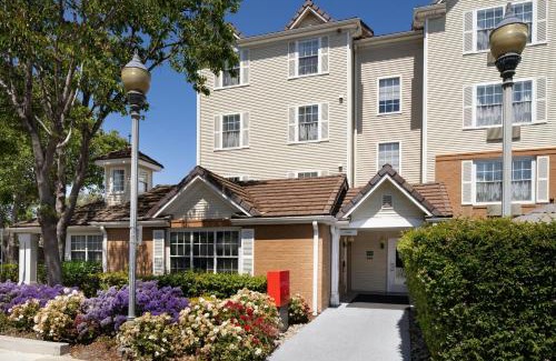 Milpitas Hotel | Discover TownePlace Suites Milpitas with Pool & Pet Amenities