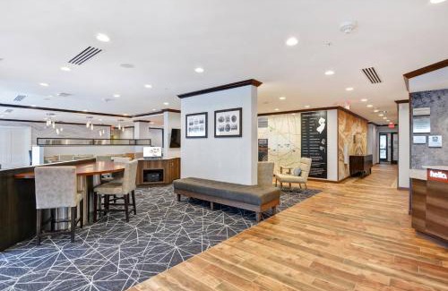 Branchburg Hotel | Pet-Friendly TownePlace Suites with Pool & Kitchen Amenities