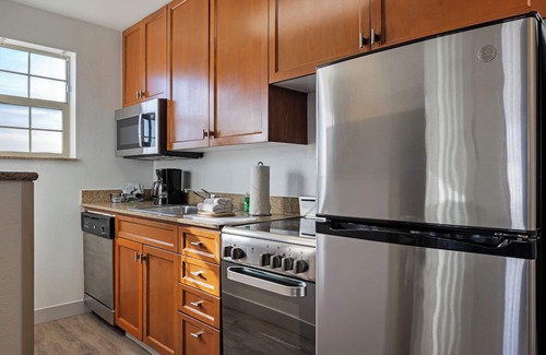 Rancho Cucamonga Hotel | Comfortable TownePlace Suites near Ontario Airport with Pool