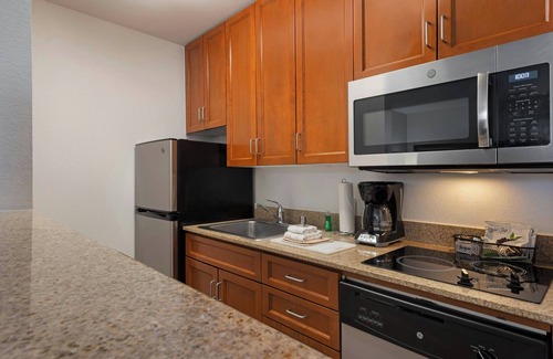 Rancho Cucamonga Hotel | Comfortable TownePlace Suites near Ontario Airport with Pool