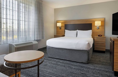Rancho Cucamonga Hotel | Comfortable TownePlace Suites near Ontario Airport with Pool