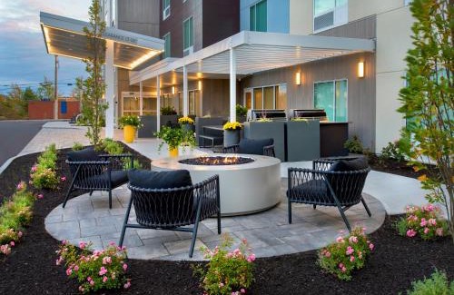 South Portland Hotel | Family-Friendly Stay at TownePlace Suites Portland Airport