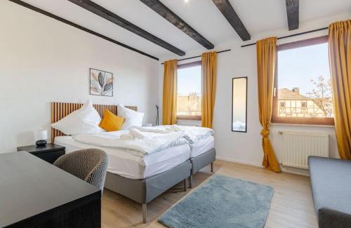 Rhens House | Townhaus: 8 Bedrooms with Sauna & Hot Tub Retreat