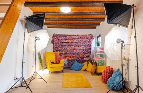 Rhens House | Townhaus: 8 Bedrooms with Sauna & Hot Tub Retreat
