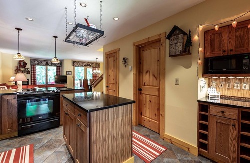 Inlet House | Inviting Townhome C3 with Oceanfront Views & Pool Access