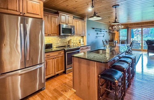 Inlet House | Inviting Townhome E4 - 4th Lake with Pool & Ocean Views