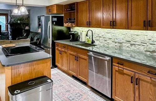 Inlet House | Family-Friendly Retreat at Townhome J2 - 4th Lake