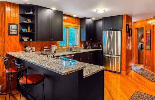 Inlet House | Family-Friendly Townhome L1 Near 4th Lake with Pool