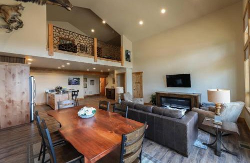 Bigfork House | Rustic Modern Townhomes at The Glacier - Golf Course Retreat