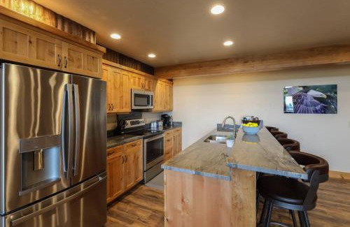 Bigfork House | Rustic Modern Townhomes at The Glacier - Golf Course Retreat