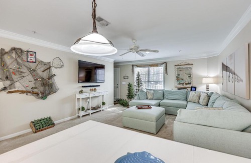 White Lake House | Inviting Townhome with Outdoor Pool near White Lake