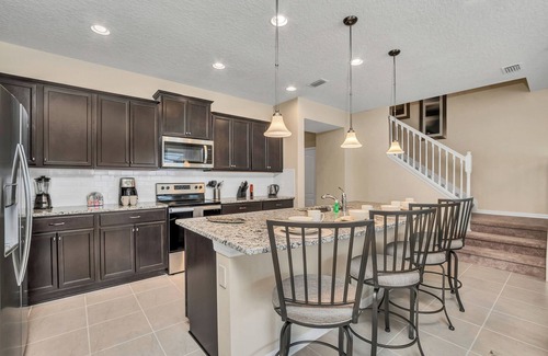 Four Corners Cottage | Discover Comfort at 2407 Dubai Street: Family-Friendly Stays