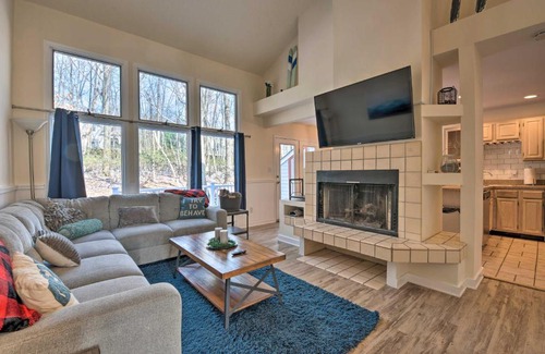 Lake Harmony House | Relaxing Townhome Near Big Boulder with Resort Amenities