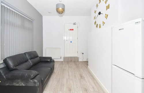 Crewe House | Cozy Townhouse @ 115 Walthall Street in Crewe