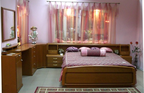 Hospital House | Elegant 3-Floor Townhouse with Pool for Your Getaway