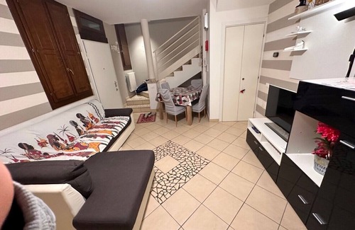 Ravenna House | Cozy Townhouse Steps from the Heart of the City