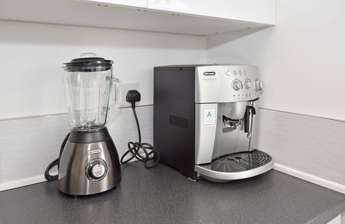 Crewe House | Stylish Townhouse @ 86 Brooklyn Street Crewe with Kitchen