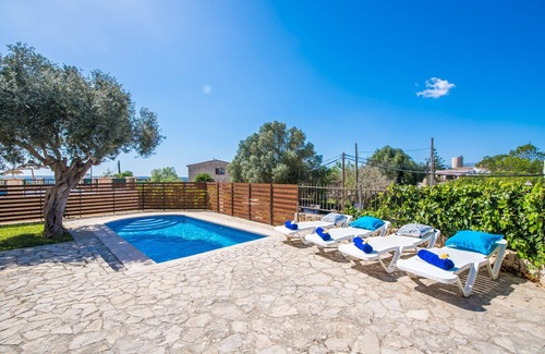 Costitx Ski Chalet | Idyllic Village Retreat with Garden, Pool & Pet-Friendly Comfort