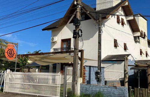 Barra de Ibiraquera Apartment | Perfect Townhouse with Pool, Steps from the Beach