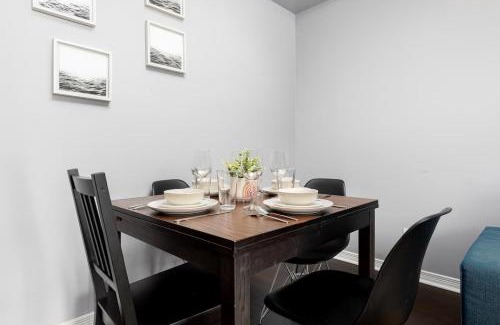 King West Village Apartment | Townhouse Condo Loft for 4 - 2 Beds