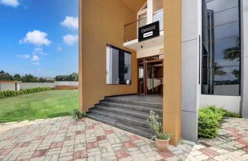 Kyarkoppa Hotel | Townhouse IIT Dharwad