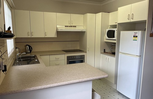 Shellharbour House | Cozy Townhouse in Shellharbour Village with Ocean View