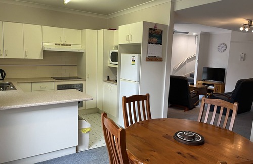 Shellharbour House | Cozy Townhouse in Shellharbour Village with Ocean View