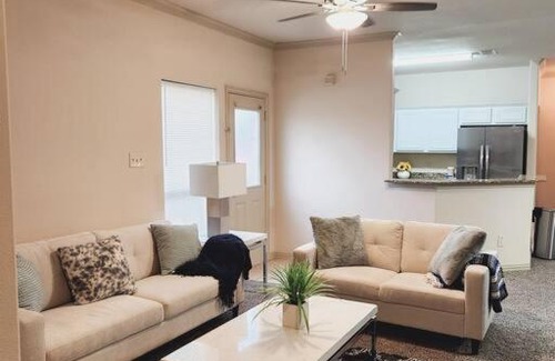 Grand Prairie House | Family-Friendly Townhouse Steps from AT&T Stadium & Six Flags