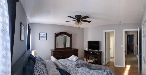 Winterville House | Ideal Townhouse Steps from Shopping and Dining