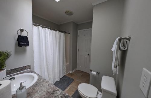 Winterville House | Ideal Townhouse Steps from Shopping and Dining