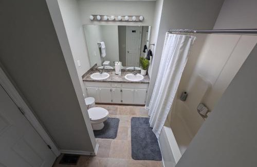 Winterville House | Ideal Townhouse Steps from Shopping and Dining