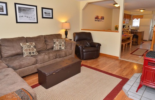 Center Conway House | Townhouse on Saco River w 2 Kayaks, Minutes from N. Conway, NH