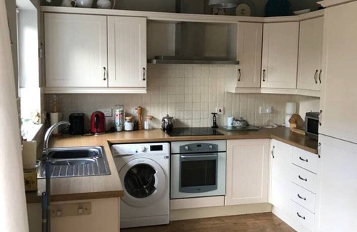 Portrush House | Coastal Retreat: Pet and Child Friendly Townhouse