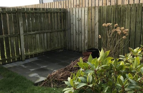 Portrush House | Coastal Retreat: Pet and Child Friendly Townhouse